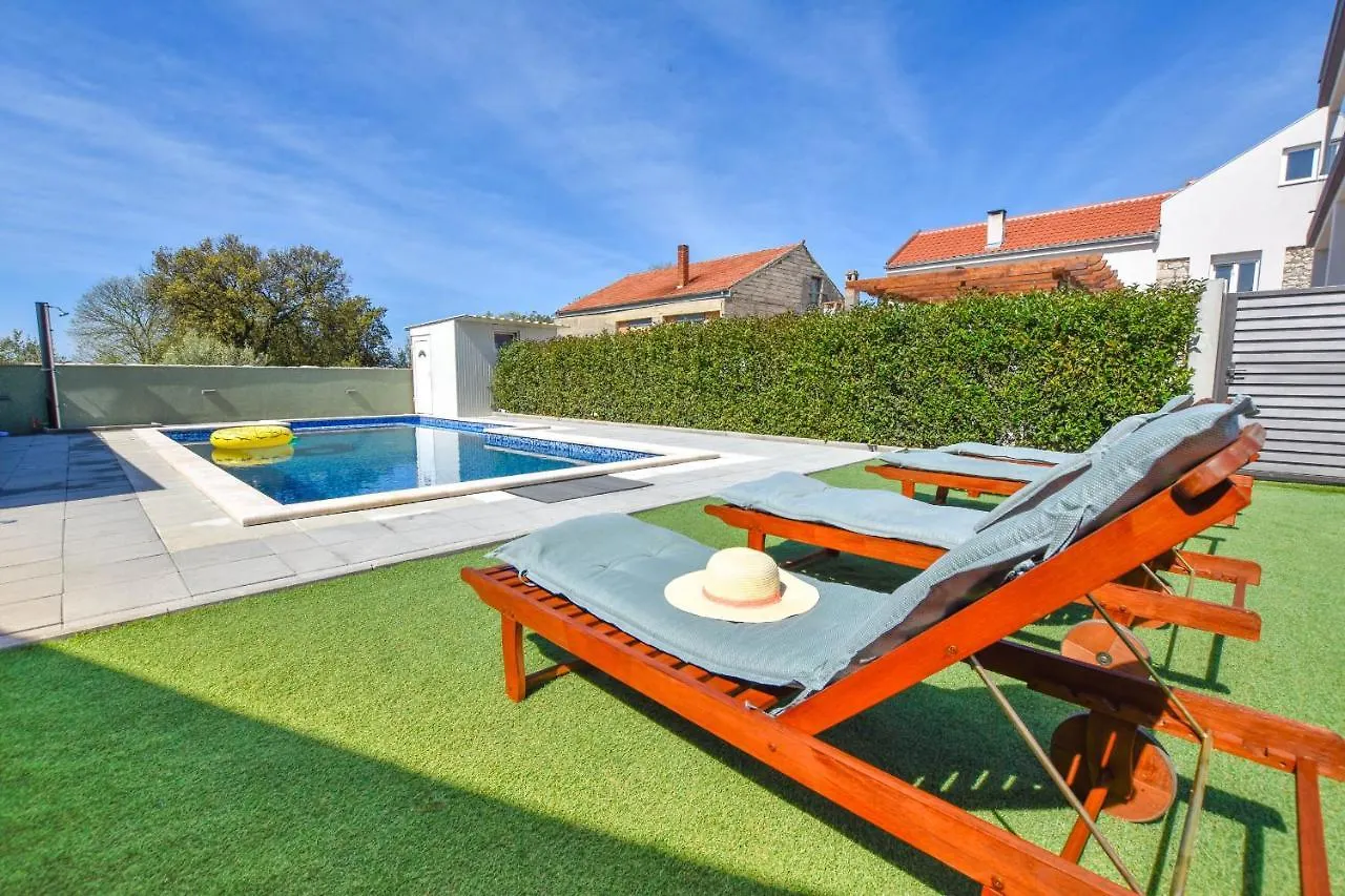 Villa Pave Pakostane 0*,  Croatia