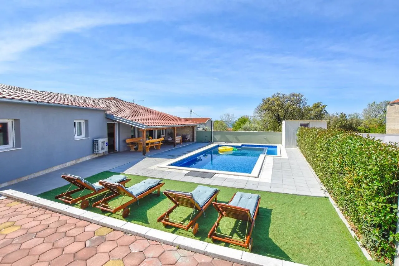 Villa Pave Pakostane