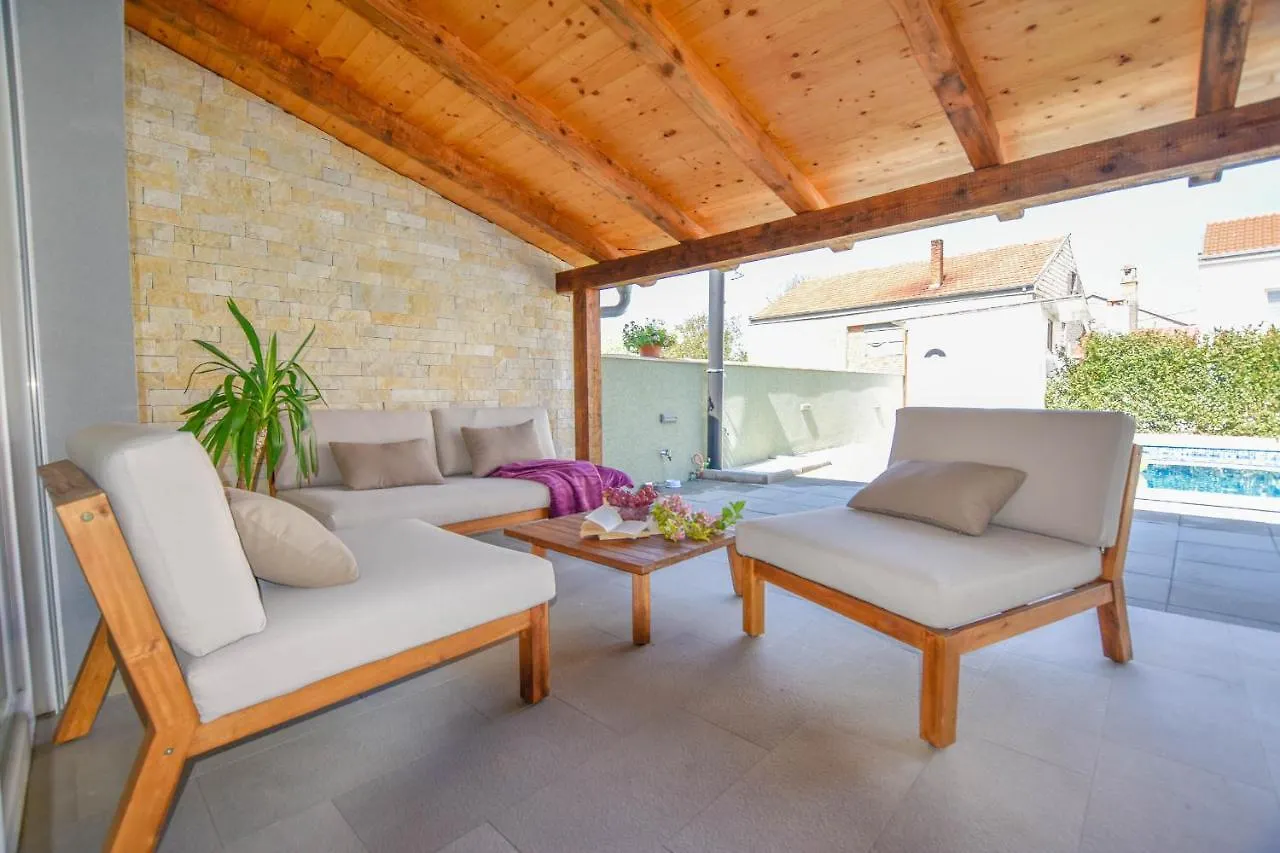 Villa Pave Pakostane