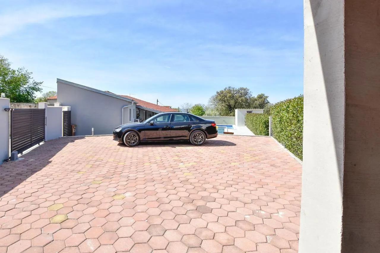 Villa Pave Pakostane 0*,